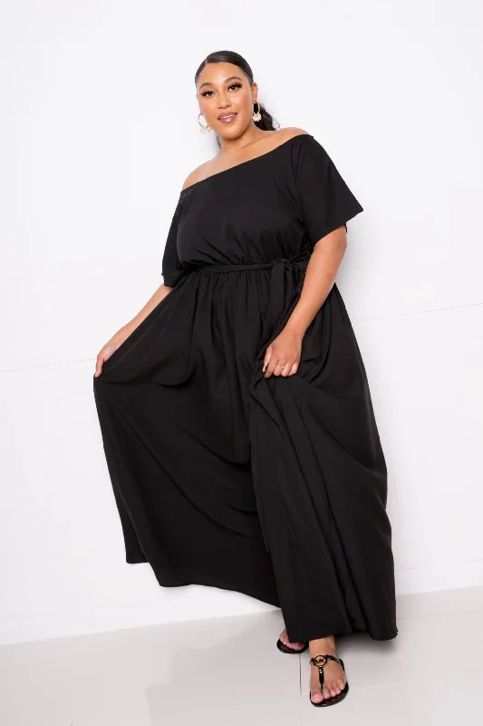 Plus Black Off-the-Shoulder Flowy Maxi Dress Fashionable Open-Back Maxi Dress