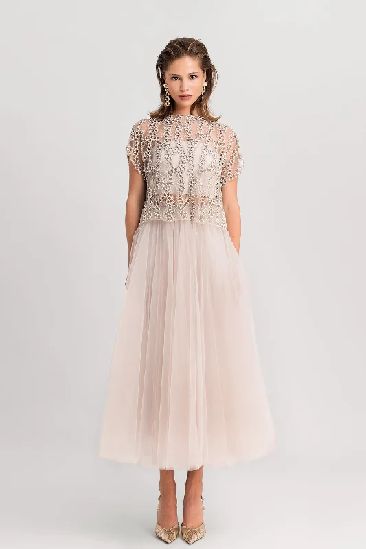 Embroidered top paired with tulle skirt midi skirt versatile